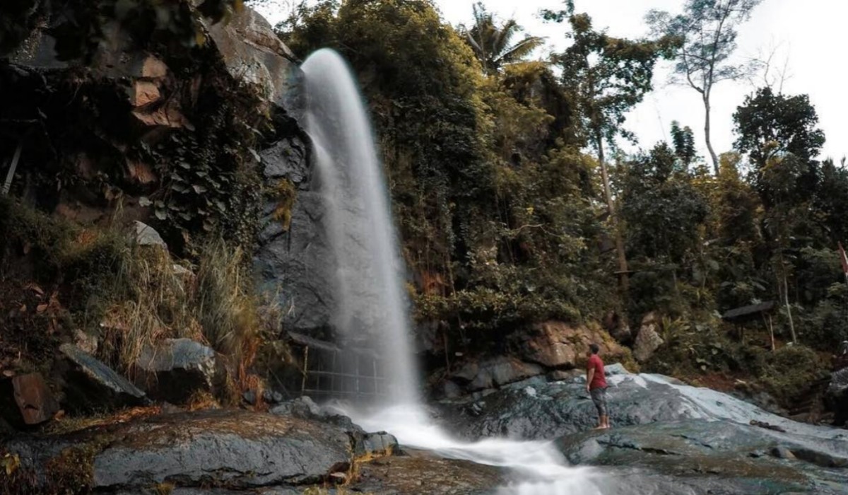 Indahnya Air Terjun Watu Ploso Borobudur yang Jadi Wisata Hidden Gem Magelang, Panoramanya Cantik Luar Biasa !