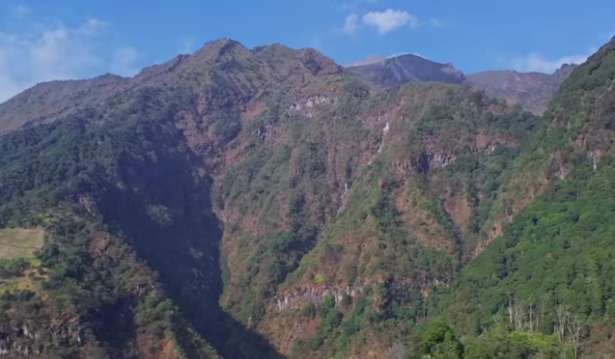 Gunung Bibi, Gunung  Keramat yang Dipercaya Sebagai Pelindung Dari Awan Panas  Merapi