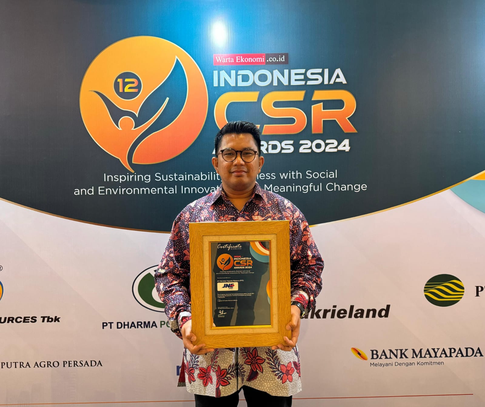 Sukses, JNE Raih Penghargaan di Indonesia CSR Awards 2024