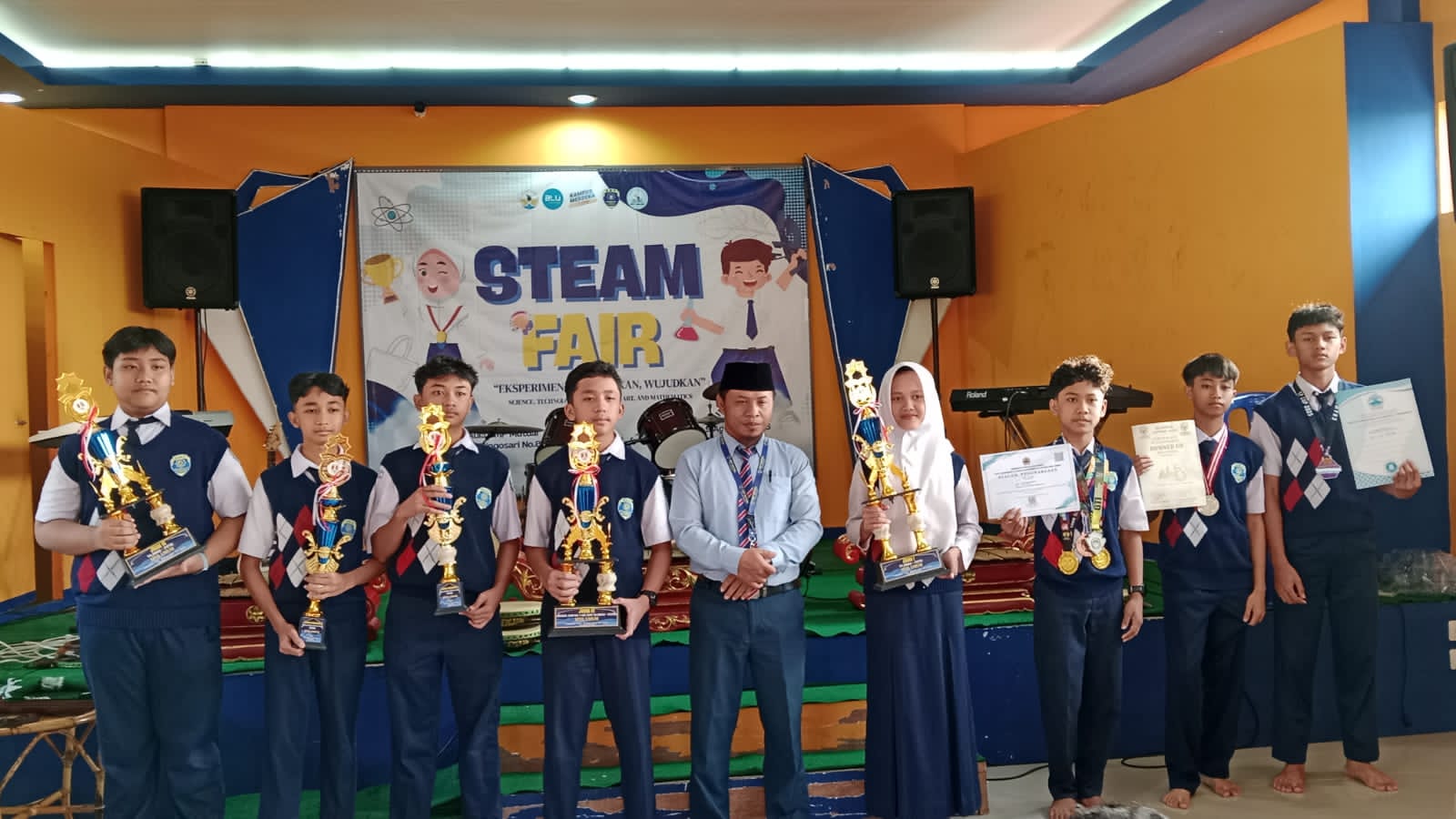 Baru Sebulan Tahun Ajaran Baru, Puluhan Siswa SMP Mutual Sabet Prestasi