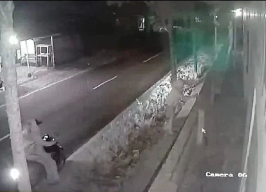 VIRAL! Di Magelang Pelaku Vandalisme Kata Hinaan di Dinding SD Muhammadiyah Terekam CCTV