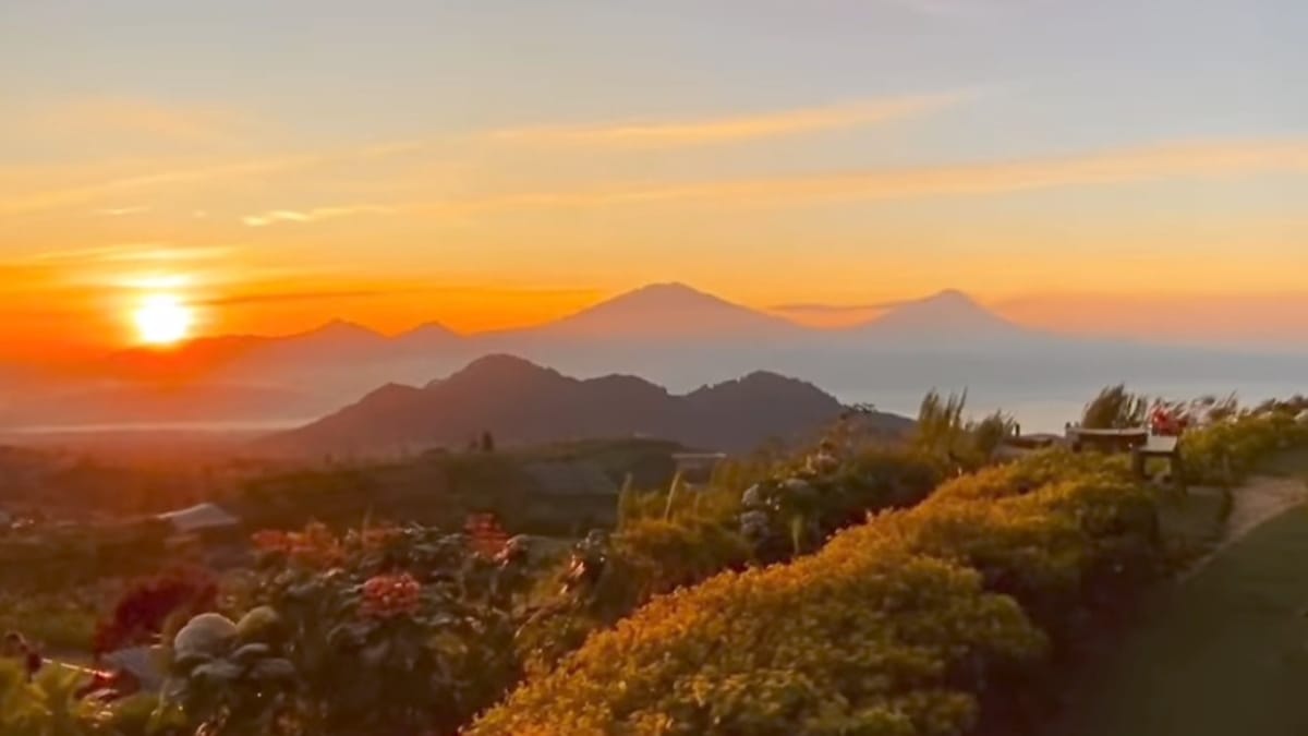 Indahnya Pesona Silancur Highland, Spot Golden Sunrise yang Ada di Magelang