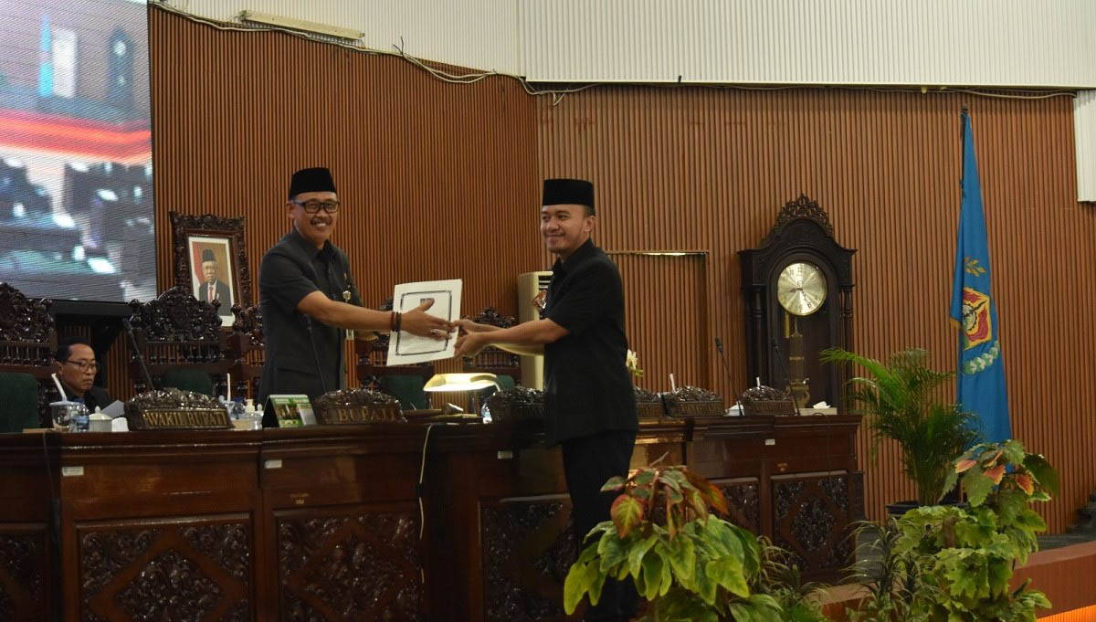 Dua Fraksi Dukung Raperda Kearsipan dan Keperpustakaan