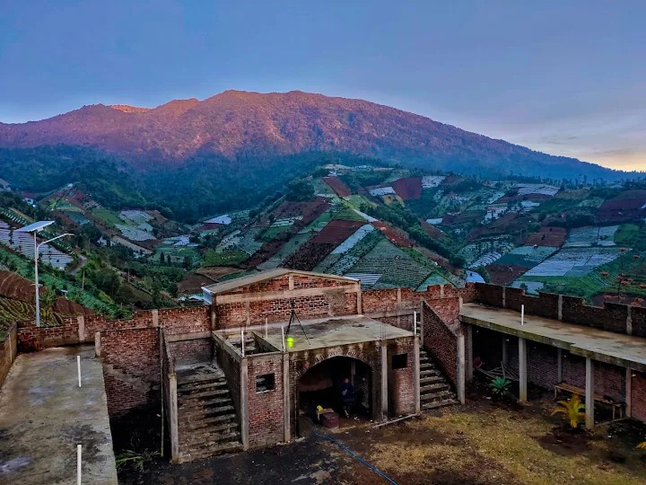 Tandingi Posong, Mbeteng Sata Temanggung Tawarkan Keindahan 9 Puncak Gunung dari Satu Titik