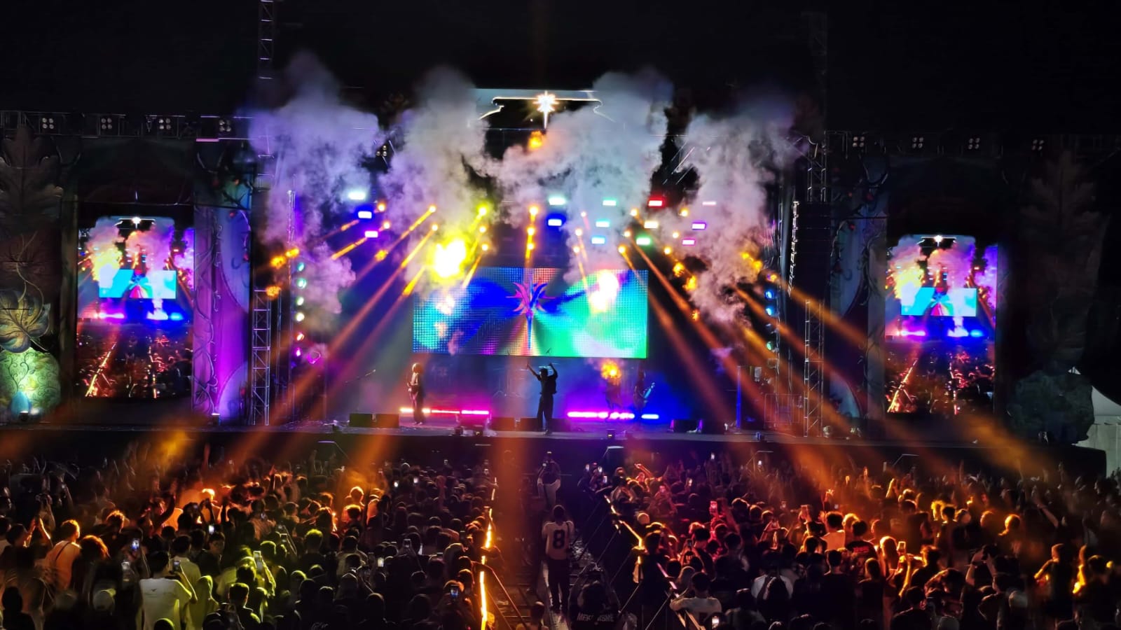 Ribuan Penonton Padati Konser ARTOPIA Vol. 1 di Artos Mall Magelang 