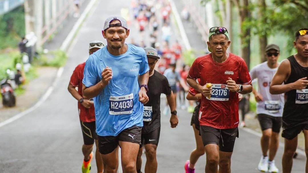 Artis Hingga Mantan Gubernur Jateng Ramaikan Borobudur Marathon 2025, Ibnu Jamil: Tanjakannya Bikin Gemes!