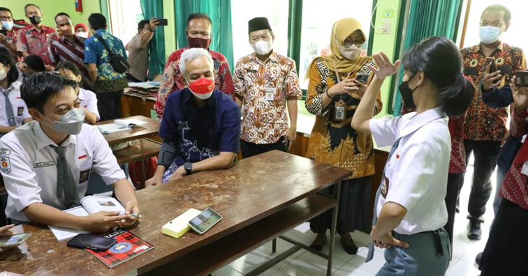 Sempat Grogi, Dua Siswi Ini Bersyukur Bisa Menari di Hadapan Ganjar