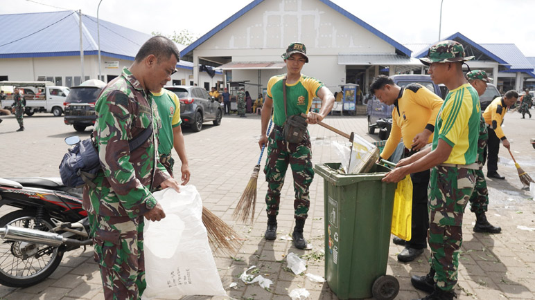 TNI, Polri, BPBD Purworejo Gotong Royong Bersihkan Pasar