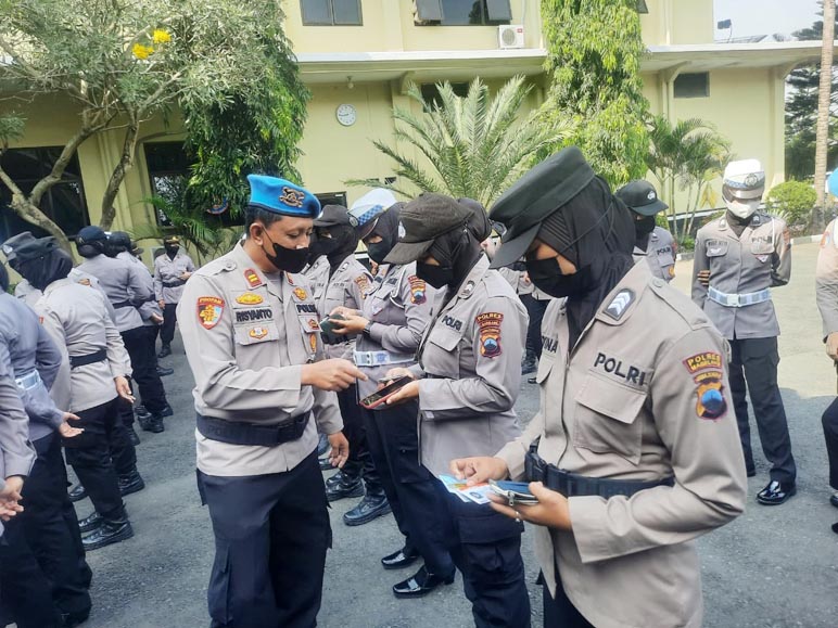 Sambut HUT ke-74, 64 Polwan Polres Magelang Diperiksa