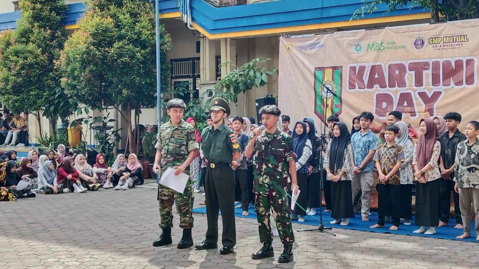 SMP Mutual Kota Magelang Peringati Hari Kartini dengan Cosplay Pakaian Adat Hingga Pahlawan Nasional