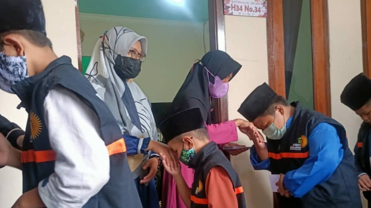 Adab Menyantuni Anak Yatim di Bulan Ramadan Menurut Ustad Buya Yahya: Jangan Diyatim-yatimkan!