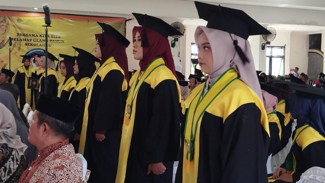 Lulus 100 Persen, Siswa SMK Bharasa Purworejo Langsung Diterima Kerja dan Kuliah di Bidang Kesehatan