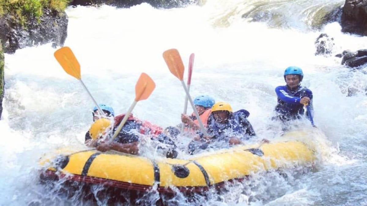 Menikmati Petualangan Seru yang Memicu Adrenalin di Wisata Rafting Sungai Comal, Pemalang 