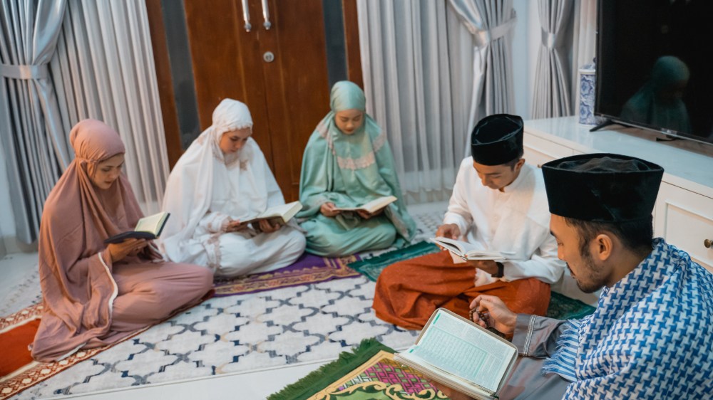 Bolehkah Membaca Al Quran pada Saat Seseorang Berhadats Kecil? Simak Pendapat Ulama!