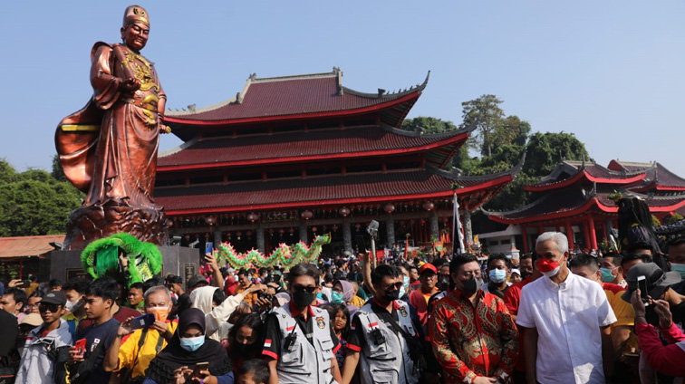 Berbaur dengan Warga, Ganjar Ikut Meriahkan Festival Cheng Ho 2022
