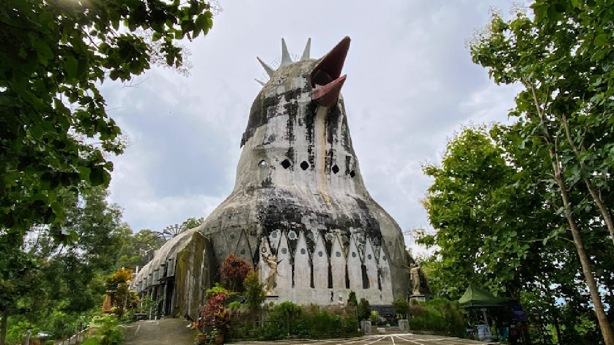 Ada Apa Saja Sih di Wisata Bukit Rhema Gereja Ayam di Magelang? Yuk Intip Keindahannya Disini