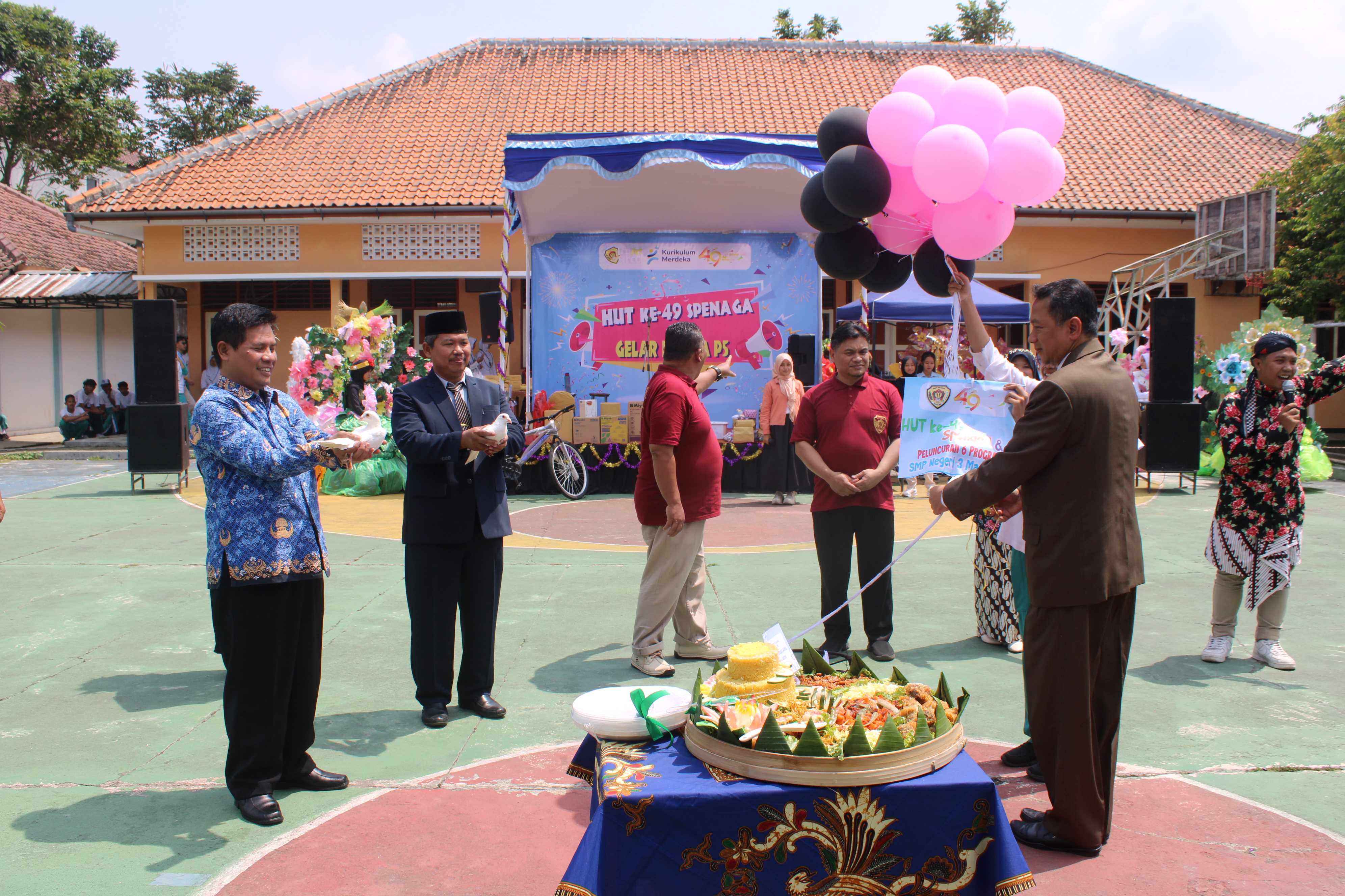 Semarak HUT ke-49, SMPN 3 Kota Magelang Adakan Gelar Karya P5 