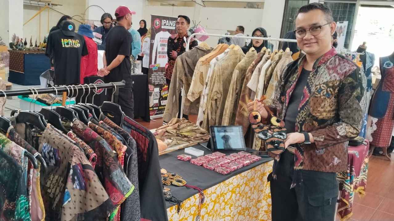 Desainer Magelang Ubah Kain Perca Jadi Fashion Ramah Lingkungan