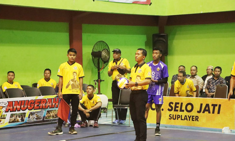 16 Tim Bola Voli Berebut Trofi Kapolres Purworejo Cup 2024