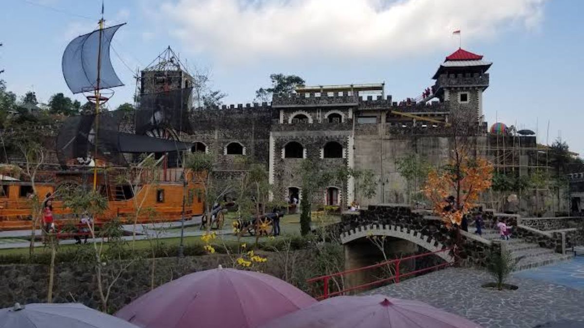 Menariknya Berwisata di The Lost World Castle, Wisata Instagramable Ala Negeri Dongeng 