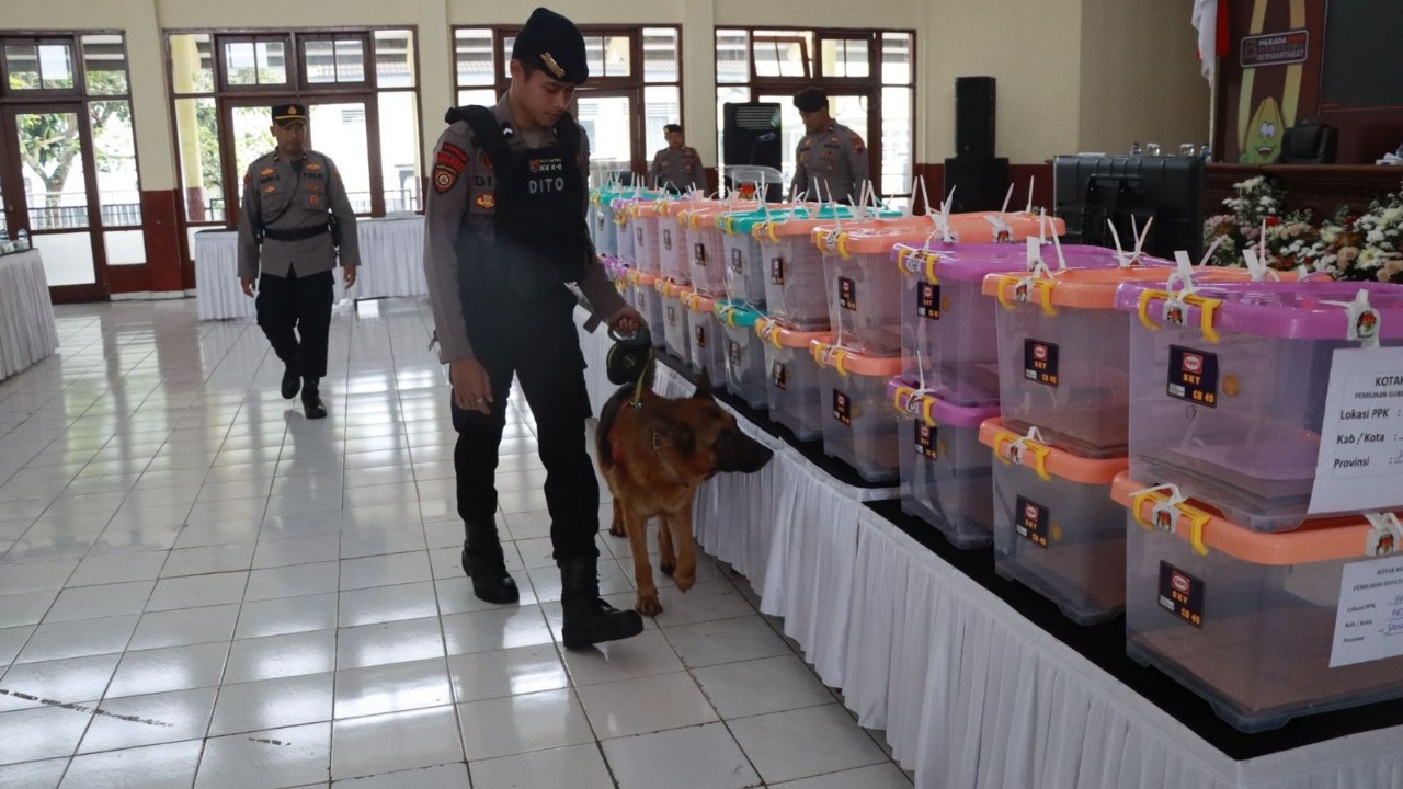 Amankan Pleno Rekapitulasi Suara, Polres Wonosobo Terjunkan Tim K9