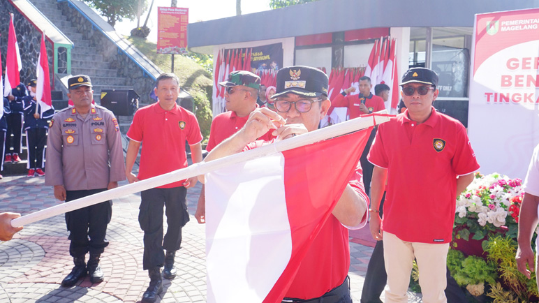 Pemkab Magelang Bagikan 10 Juta Bendera Merah Putih, Semarakkan HUT RI ke-79