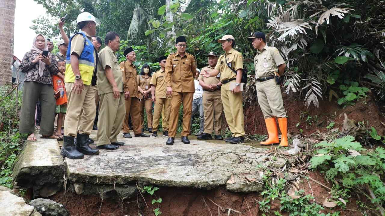 Wabup Purworejo Minta Penanganan Cepat Tanah Bergerak di Bruno: 'Kalau Nunggu 2026 Bisa Tambah Parah'