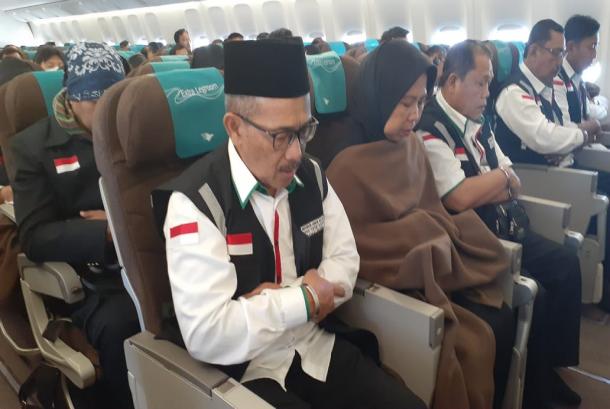 Bagaimana Hukum dan Cara Shalat di Atas Kendaraan