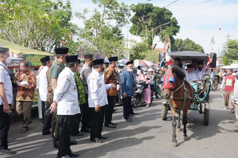 Sebelum Dikhitan di Masjid Jami' Wonosobo, Aduh Senangnya 87 Anak Diarak Keliling Kota Naik Dokar