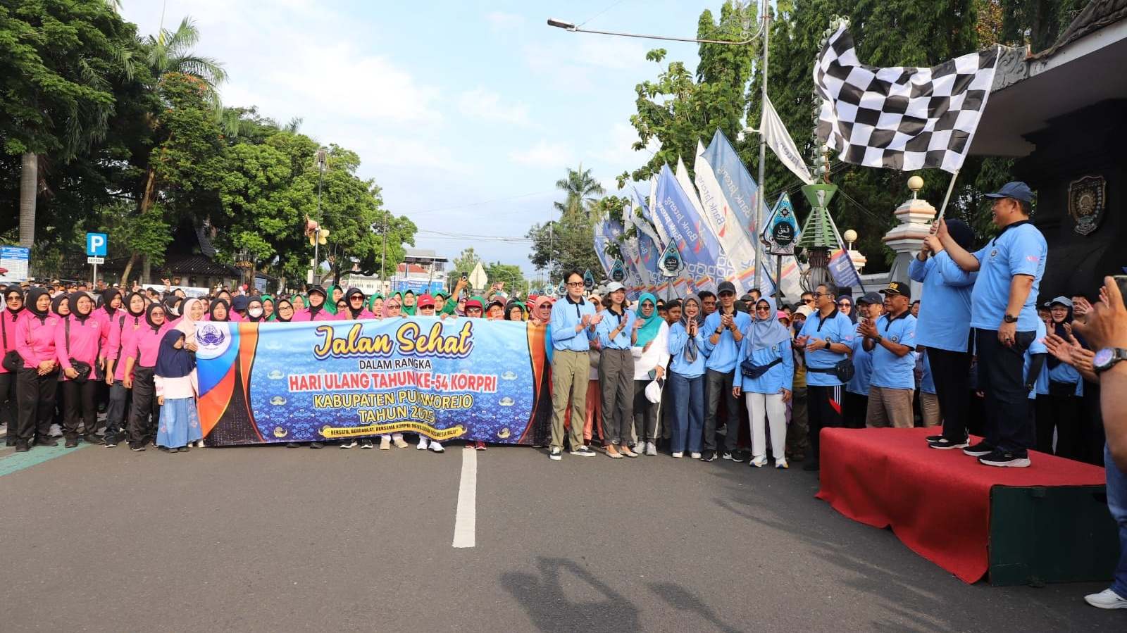 Ribuan Peserta Meriahkan Jalan Sehat HUT ke-54 Korpri di Purworejo