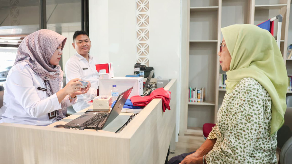 Dobrak Sekat Birokrasi, Rumah Gubernur Jateng Disulap Jadi Sentral Urus KTP Lintas Domisili