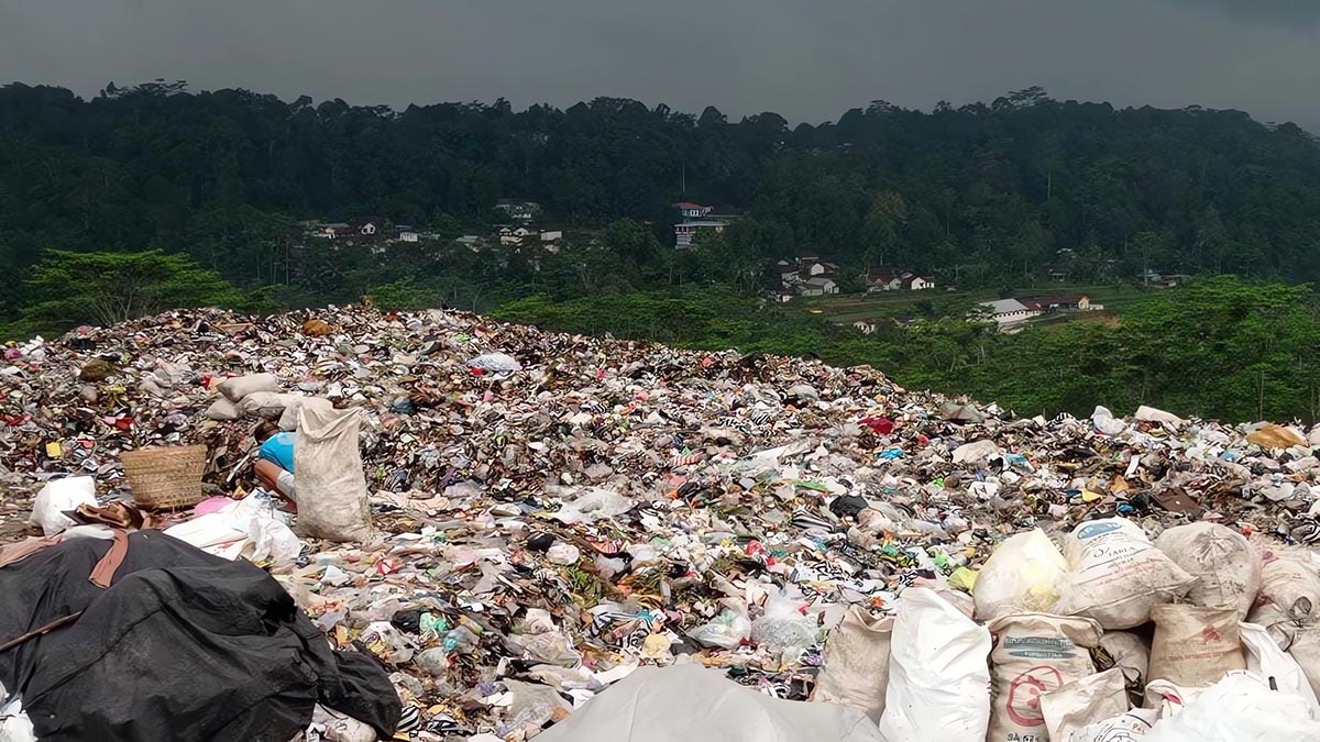 Kronologi Warga Wonosobo Ngamuk Lempar Sampah di Kantor DLH