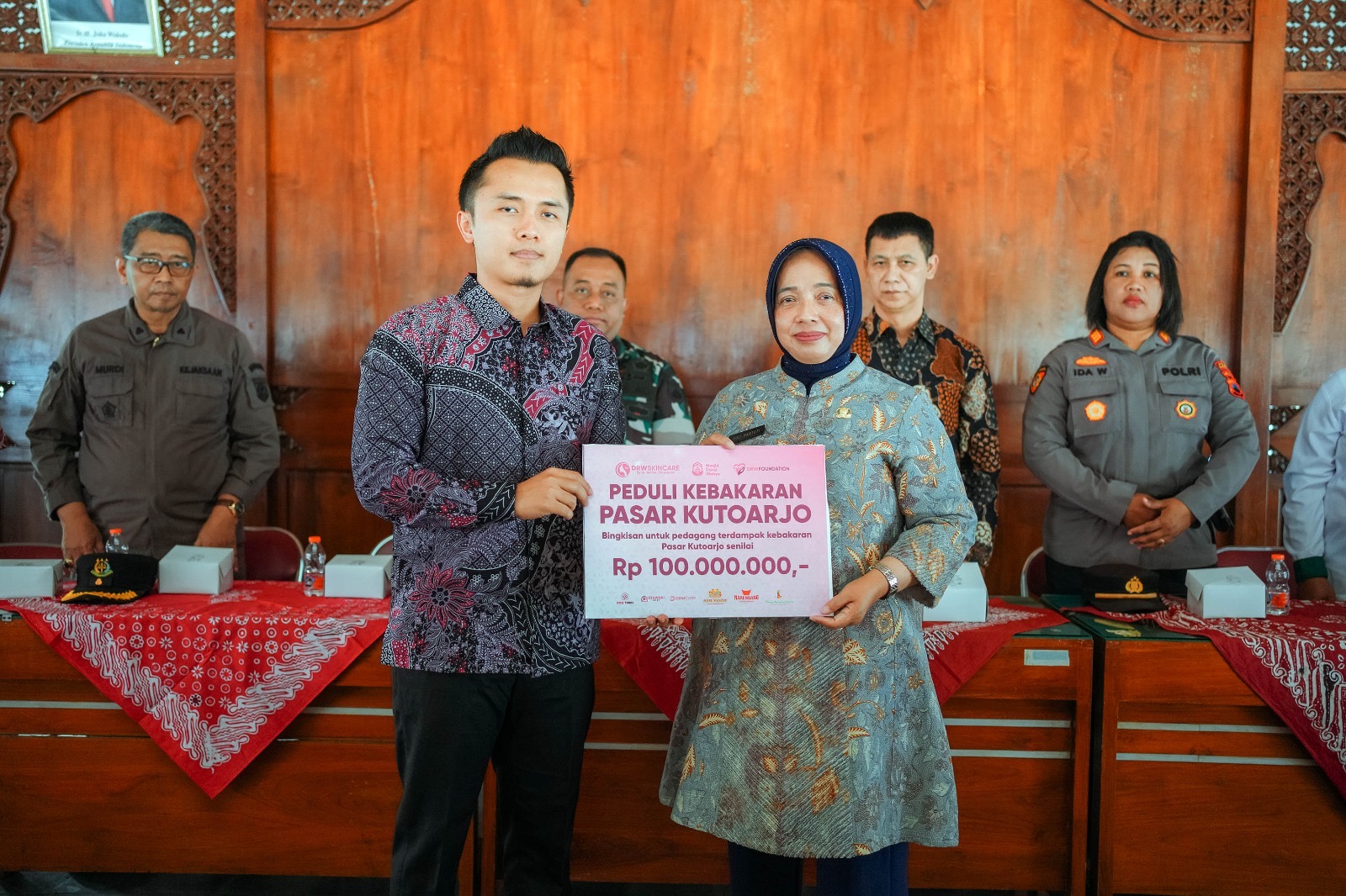 DRW Skincare Bantu Rp100 Juta Korban Kebakaran Pasar Kutoarjo