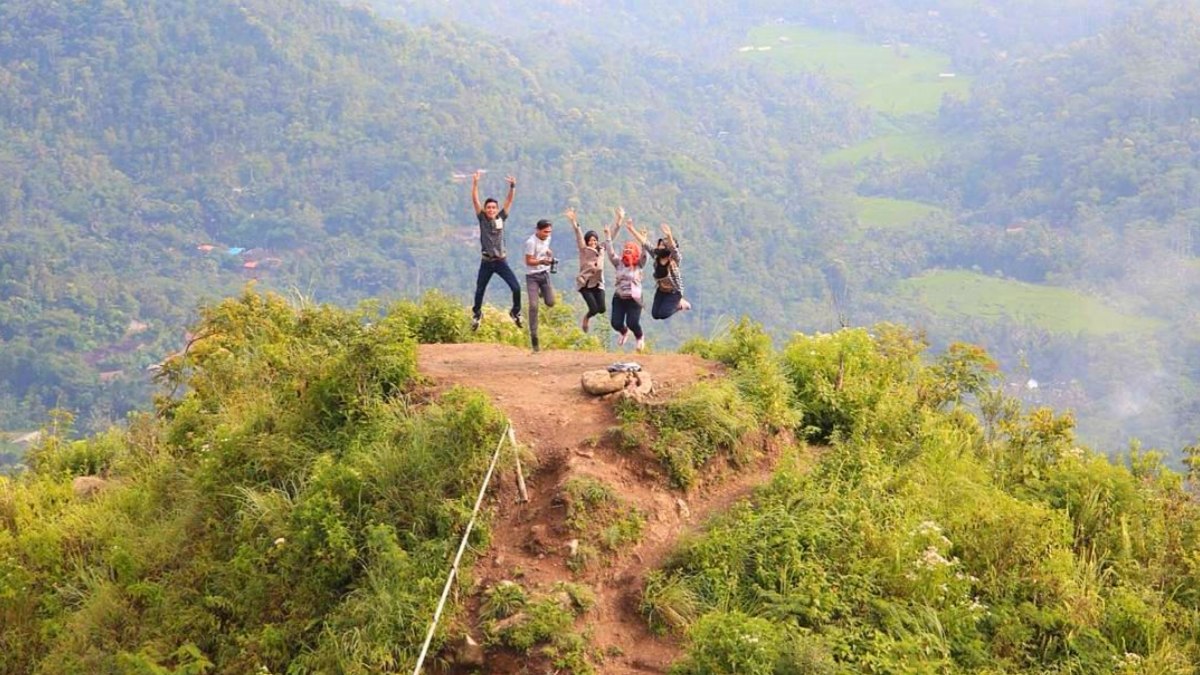 Jalur Pendakian Gunung Kukusan Via Magelang dan Kulon Progo Mana yang Lebih Enak?