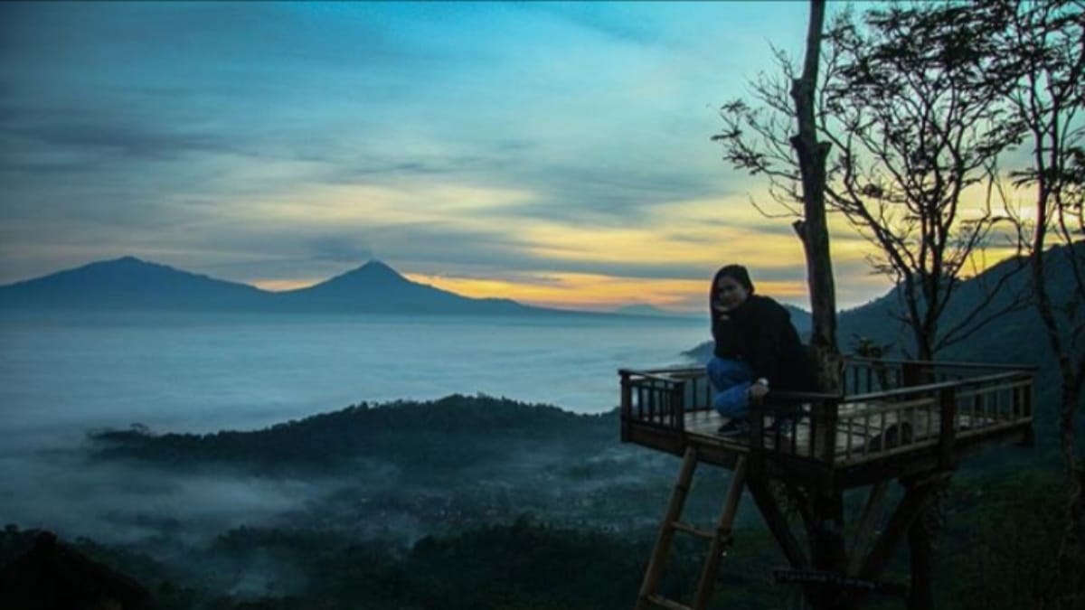 Ngabuburit di Magelang Mending ke Punthuk Sukmojo yang Sajikan View Sunset Memukau!