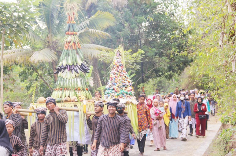 Merti Desa dan Pentas Kesenian Wujud Pelestarian Budaya di Desa Kenalan Kabupaten Magelang