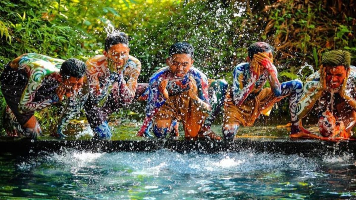 Unik! Tradisi Bajong Banyu, Perang Air untuk Menyambut Ramadan di Magelang