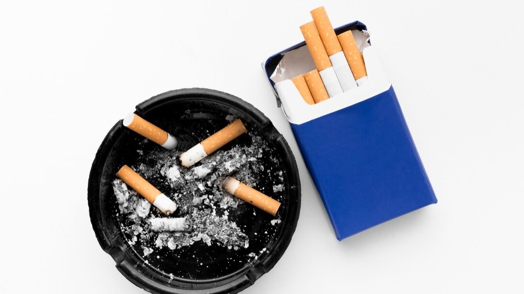 Cara Unik Polisi Tegur Perokok Saat Berkendara, 'Tak Sediani Asbak'