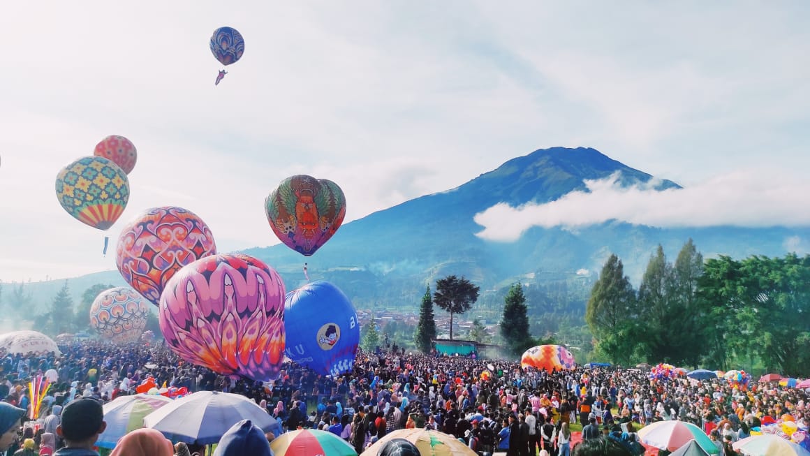 Warna-Warni Balon Udara ala Cappadocia Hiasi Langit Temanggung