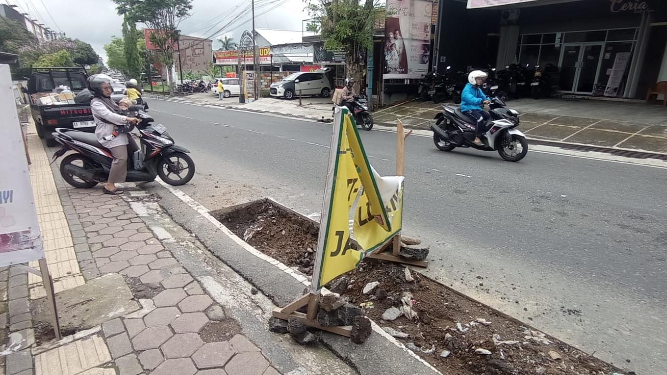 Warga Resah Proyek Galian Pipa PDAM Wonosobo Tak Kunjung Usai