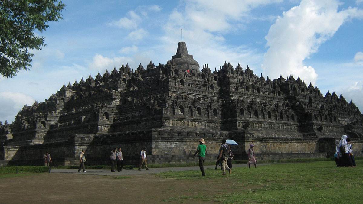 Mitos Naik ke Candi Borobudur Bikin Hubungan Pasangan Kekasih Bakal Kandas, Benarkah?