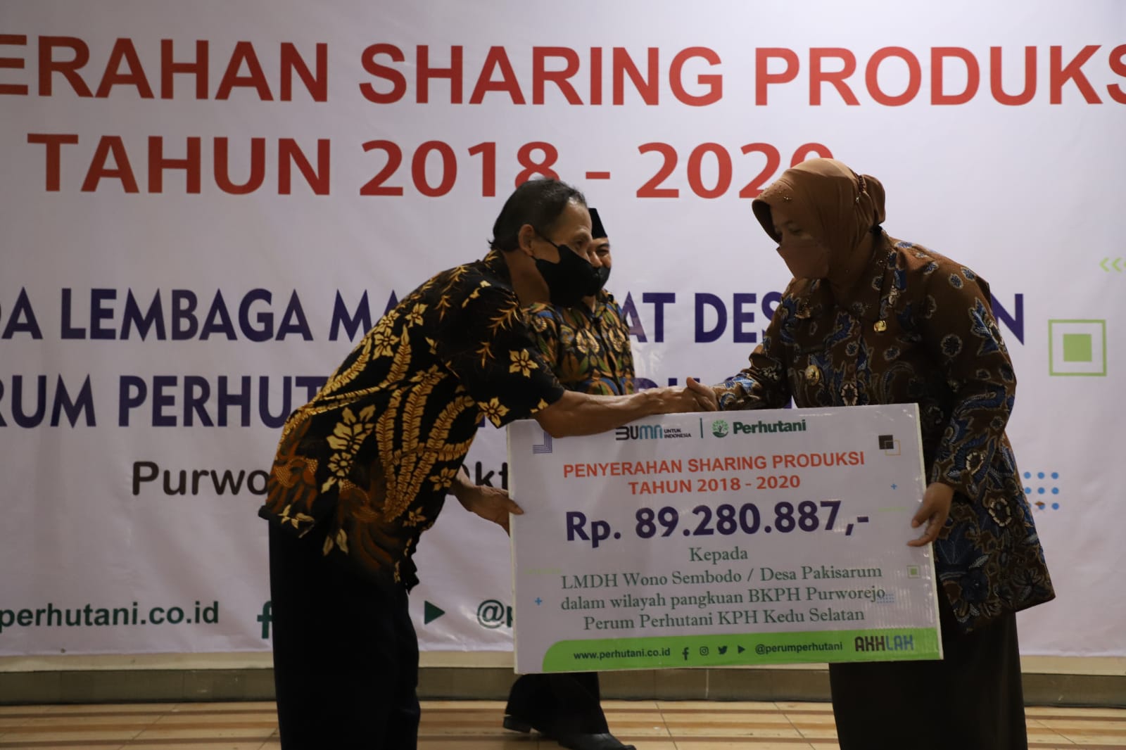  5 LMDH di Purworejo Terima Sharing Produksi Kayu dan Non Kayu dari Perhutani