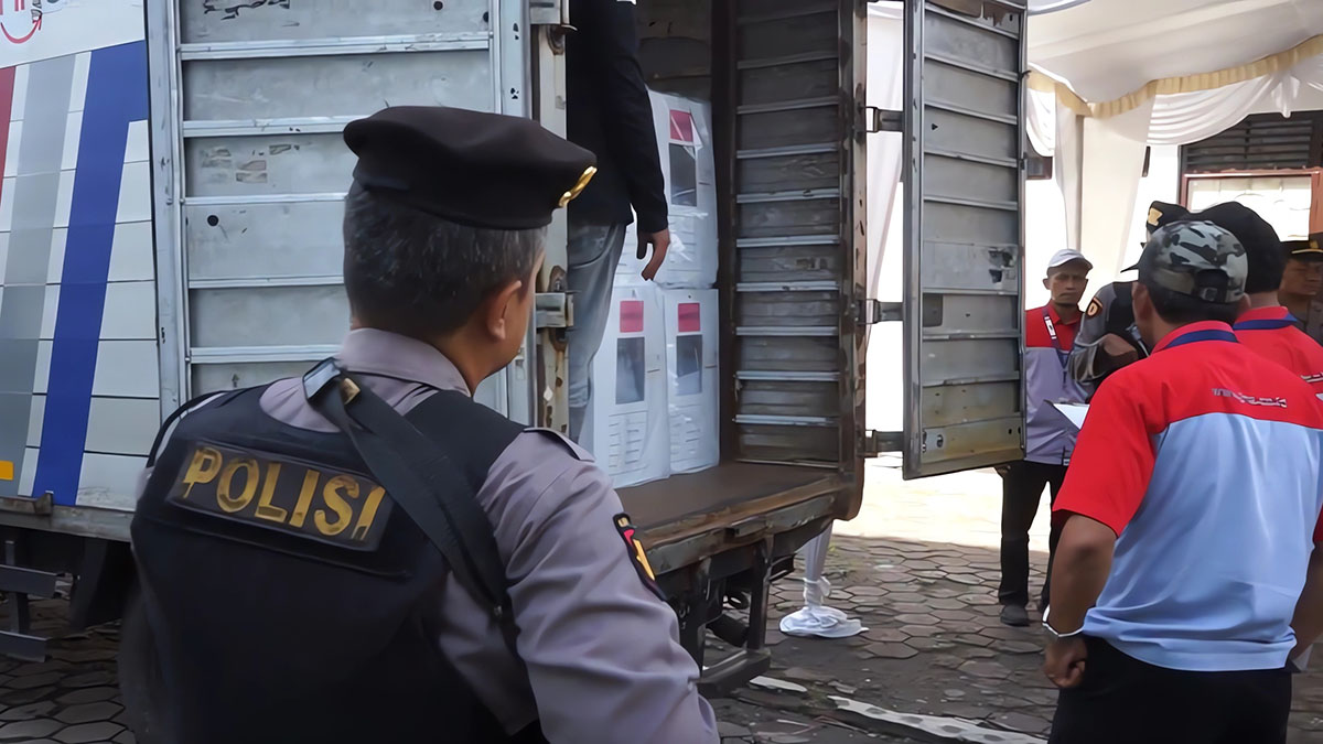 Logistik Pemilu di Kota Magelang Dikirim, Dapat Pengawalan Ketat Aparat Kepolisian