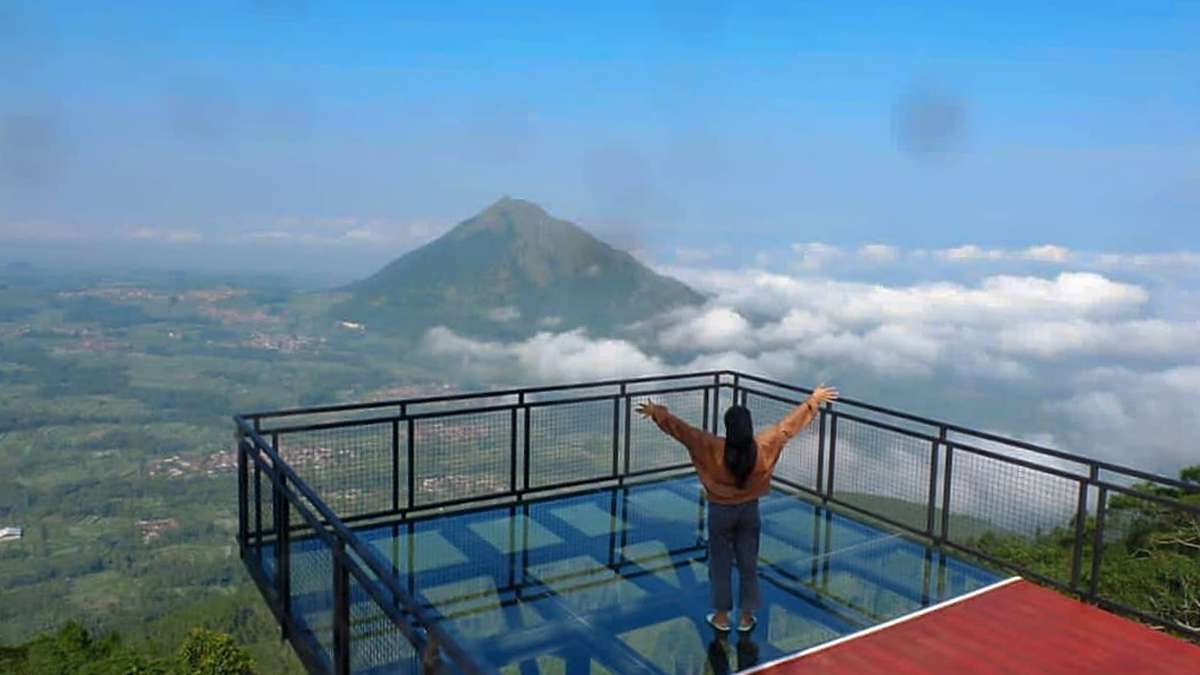 Spot Foto Instagramable! Awang Awang Sky View, Suguhkan Keindahan Alam Gunung Telomoyo