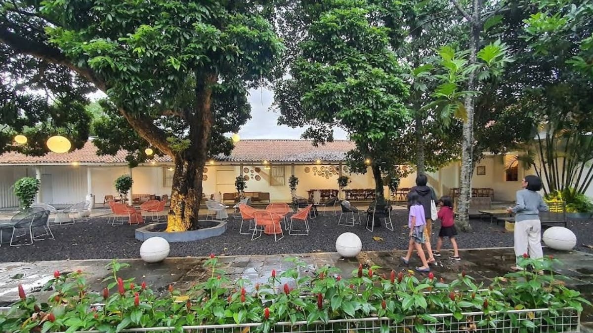 Another Hidden Gem Di Magelang, Cafe Prianti Gagarin Di Salam Dengan Suasananya Yang Syahdu Dan Estetik Abis