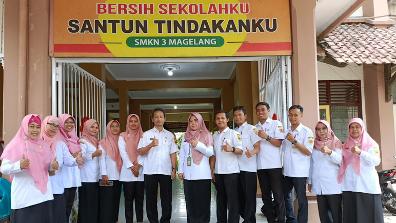 SMK Negeri 1 Windusari Studi Tiru ke SMK Negeri 3 Magelang: Belajar Implementasi E-Raport dan Perpustakaan