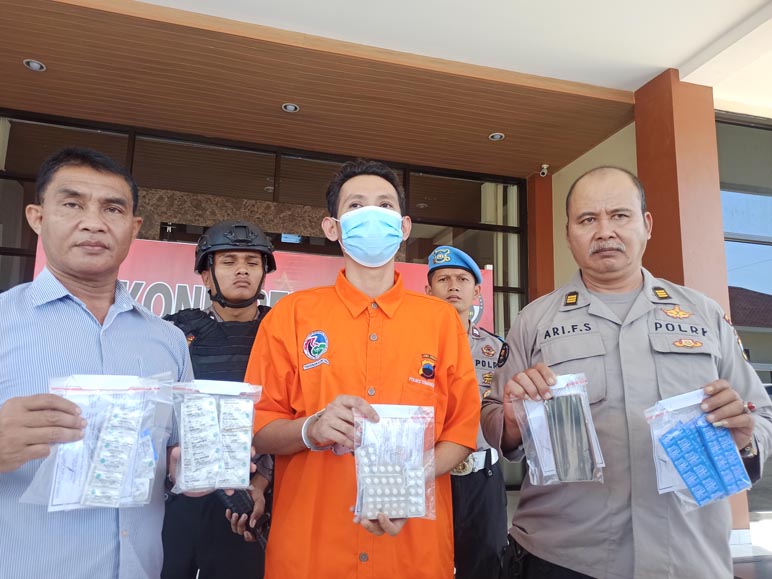 Satres Narkoba Amankan Perantara Peredaran Obat Terlarang Beserta Barang Bukti