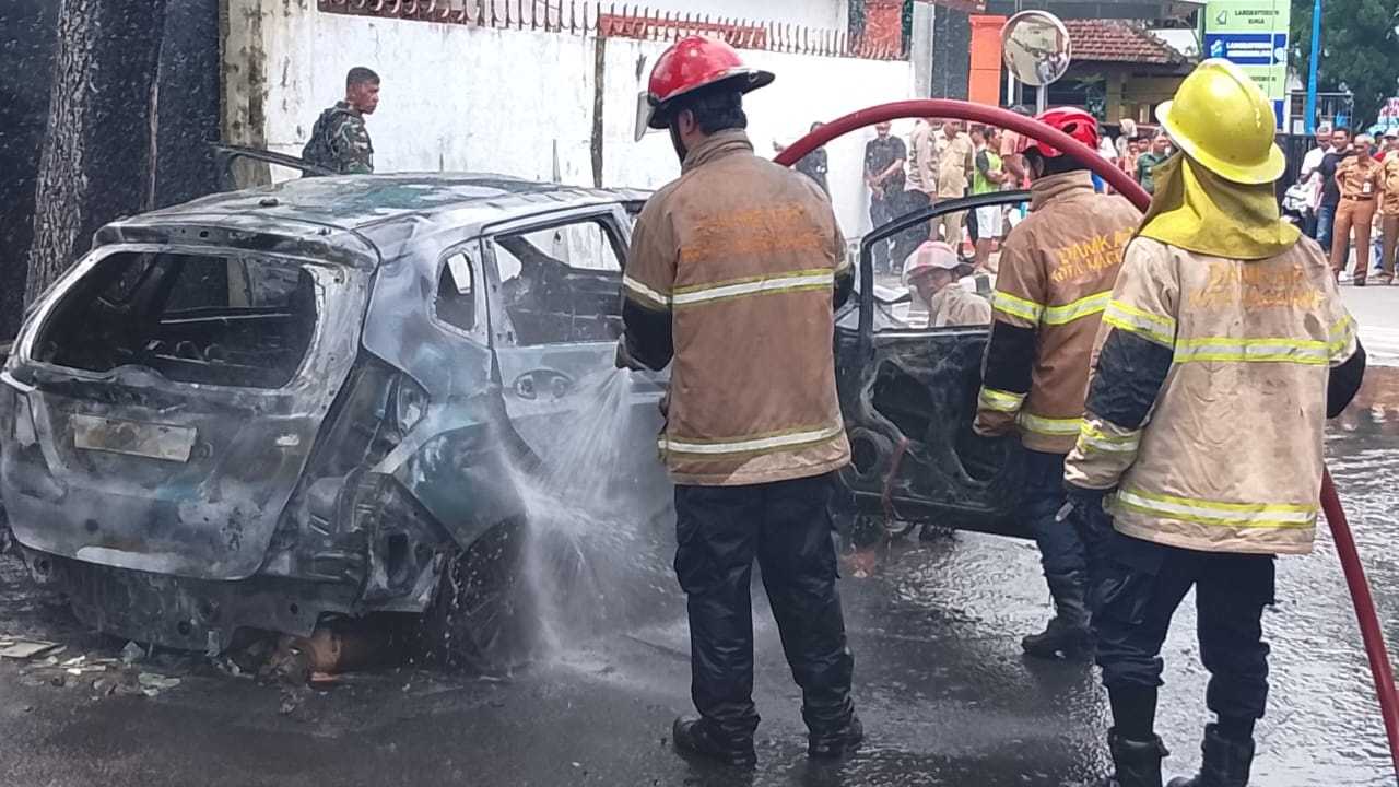 Pengemudi Honda Jazz yang Terbakar di Kota Magelang Kini Diburu Polisi