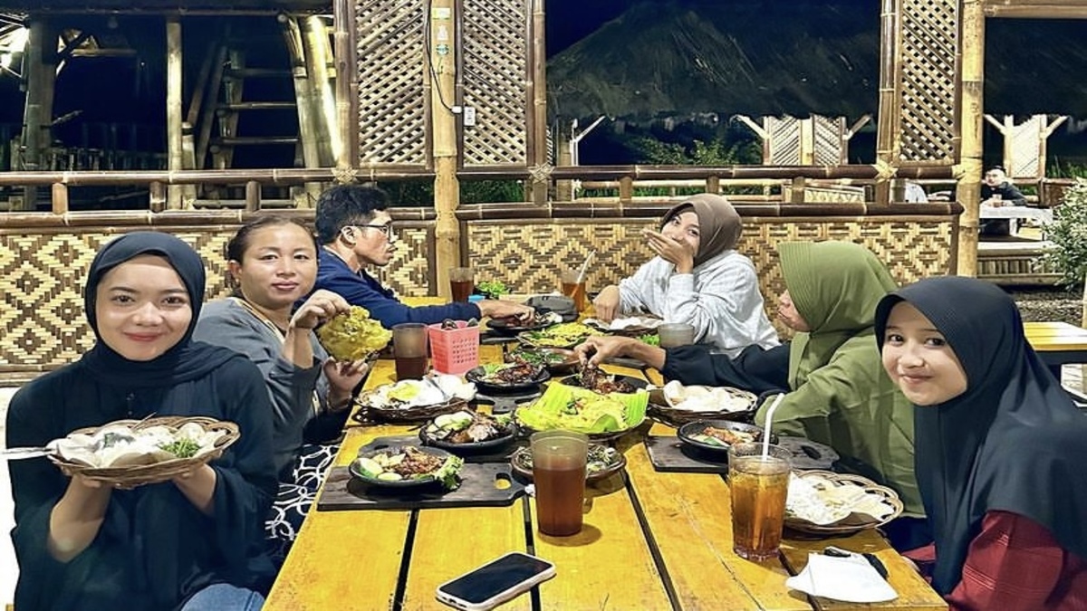 Habiskan Waktu di Resto Rekomendasi Keluarga di Penyetan Sambel Gami Purwokerto Vibes Pedesaan!