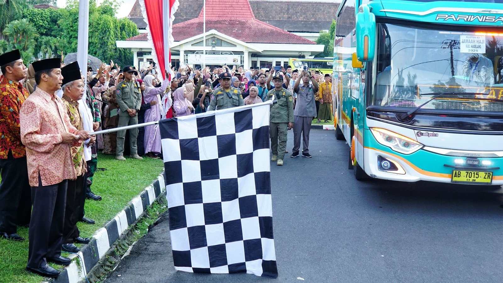 Calon Jemaah Haji di Kabupaten Magelang Diberangkatkan ke Tanah Suci